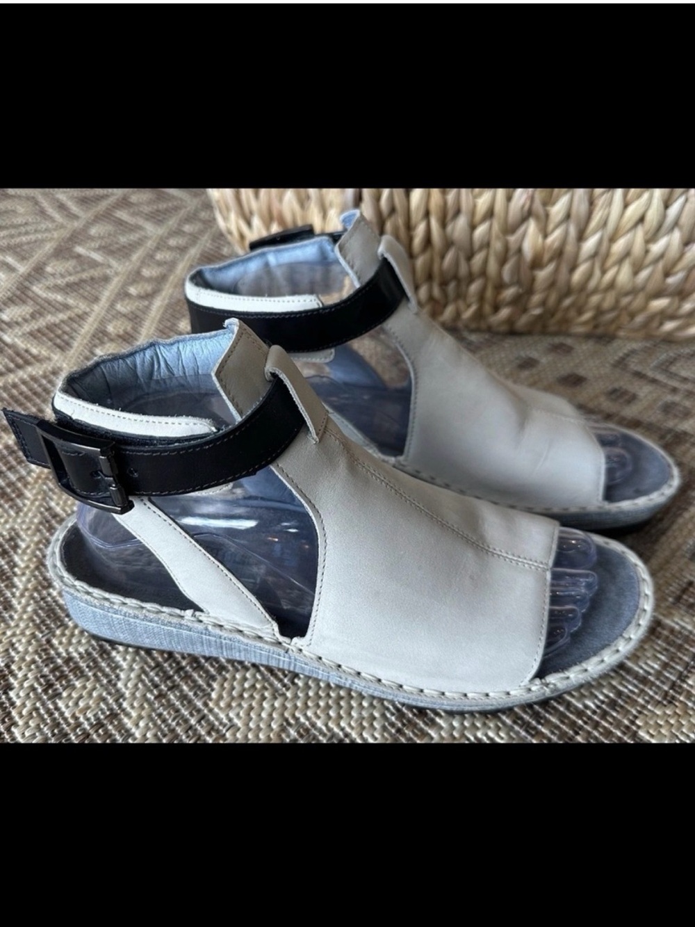 Naot Verbena Sandals Cream and black 38 - Picture 7 of 10